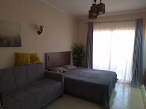 A bed or beds in a room at Florenza khamsin aprt F7