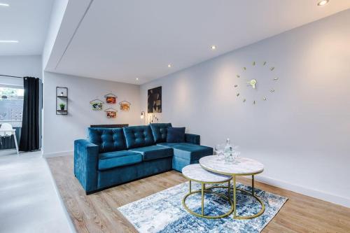 Posezení v ubytování Incredible Home With Games Room, Sleeps 8, Parking Included, Perfect For Groups, Families, Contractors, Professionals