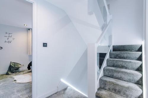 Fotografie z fotogalerie ubytování Incredible Home With Games Room, Sleeps 8, Parking Included, Perfect For Groups, Families, Contractors, Professionals v destinaci Northwich