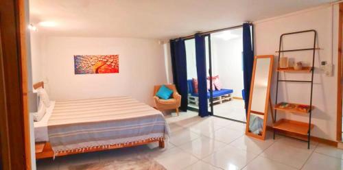 Postel nebo postele na pokoji v ubytování Modernes Apartment & Pool mit Mega Aussicht