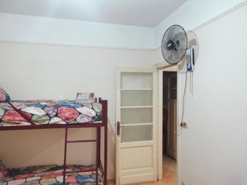 Ένα ή περισσότερα κρεβάτια σε δωμάτιο στο Alexandria Hostel هوستل الاسكندرية