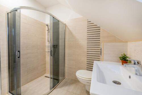 Bilik mandi di LOTUS Apartman Veszprém