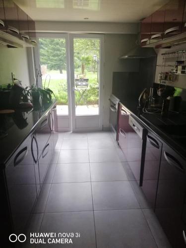 Dapur atau dapur kecil di Gîte la rivière