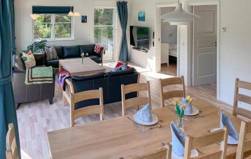 Posezení v ubytování Gorgeous Home In Ebeltoft With Kitchen