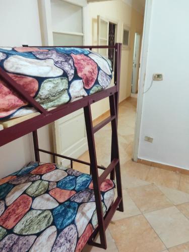 Ένα ή περισσότερα κρεβάτια σε δωμάτιο στο Alexandria Hostel هوستل الاسكندرية