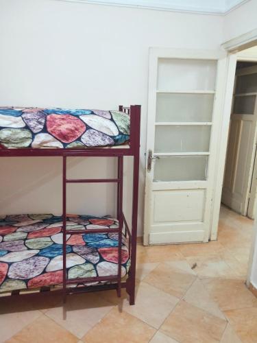 Ένα ή περισσότερα κρεβάτια σε δωμάτιο στο Alexandria Hostel هوستل الاسكندرية