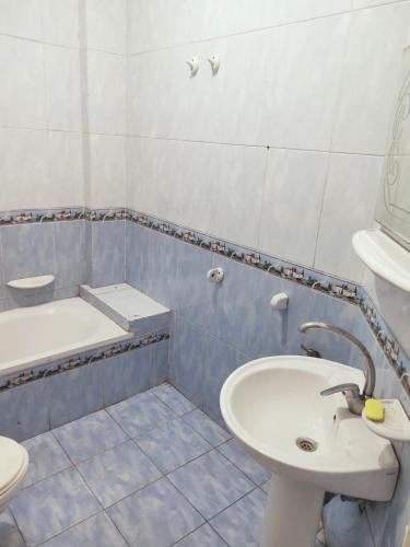 Ένα μπάνιο στο Alexandria Hostel هوستل الاسكندرية