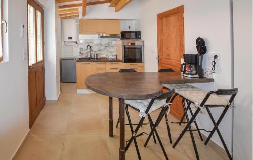 Kuchyň nebo kuchyňský kout v ubytování Nice Home In Monteux With Wifi