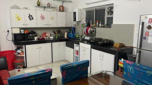 Kuchyň nebo kuchyňský kout v ubytování Serene Living