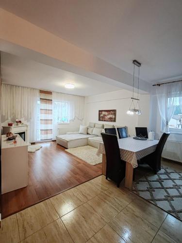 a living room with a table and a couch at Alinaalis in Zărneşti