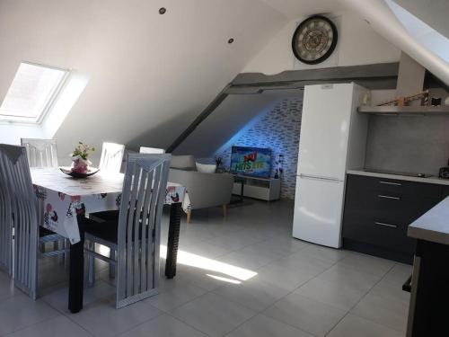 Kuchyň nebo kuchyňský kout v ubytování Gîte l'Oiseau du Paradis - Appartement moderne au cœur de l'Alsace