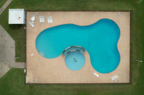 an overhead view of a swimming pool at Villa Layka Beach House at Playas del Yunque in Rio Grande