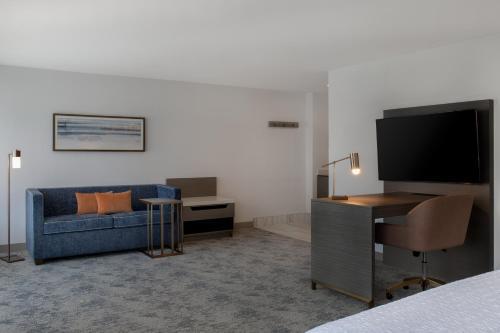 Hampton Inn By Hilton Winnipeg Downtown Image