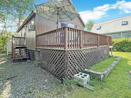 Κήπος έξω από το Beach Daze Cottage Brought to you by GetAway Vacations