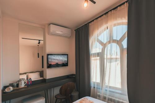 TV a/nebo společenská místnost v ubytování Dastan Hotel Baku