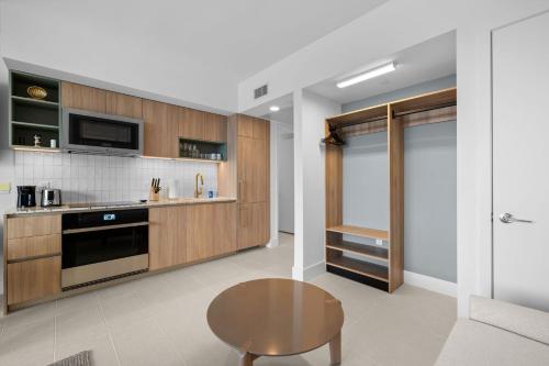 Ultimate Elegance Studio with Panoramic City Views photo 21