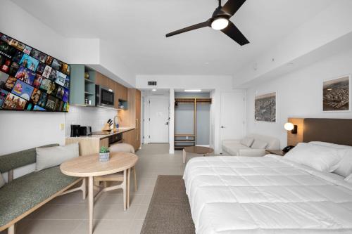 Ultimate Elegance Studio with Panoramic City Views photo 17