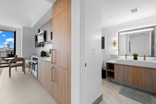 Ultimate Elegance Studio with Panoramic City Views photo 22