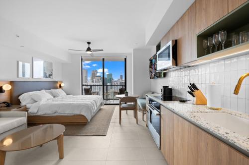 Ultimate Elegance Studio with Panoramic City Views photo 19