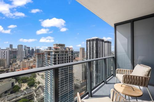 Ultimate Elegance Studio with Panoramic City Views photo 25