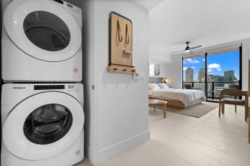 Ultimate Elegance Studio with Panoramic City Views photo 39