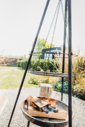 a swing with a fire in a fire pit at B-LESS in Blankenberge
