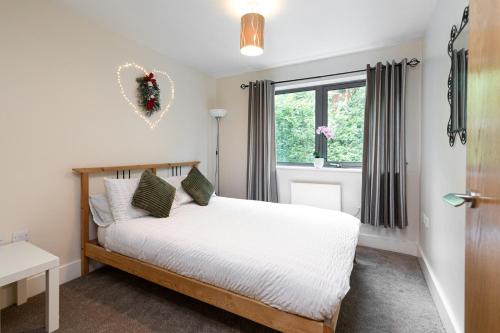 a bedroom with a bed and a window at 30 Quayside Newcastle in Newcastle upon Tyne