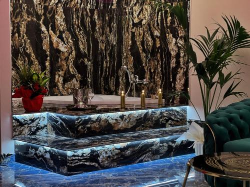Χώρος καθιστικού στο Mirror Suite Luxury