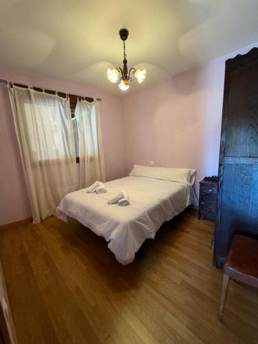 a bedroom with a bed and a chandelier at Casa Miraval in Oval