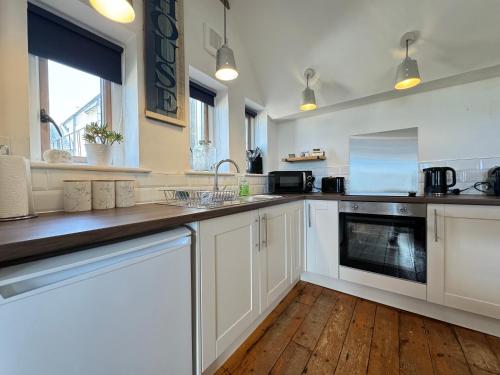 Η κουζίνα ή μικρή κουζίνα στο Longsands Beach Apartment 3 Tynemouth Free Onsite Parking