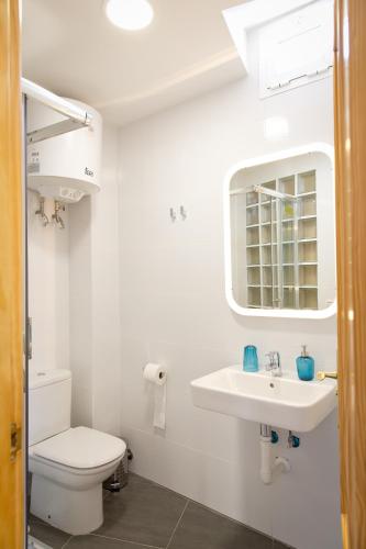 Holidays2Malaga Dos Aceras in Old Town & High Speed Wifi