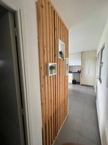 a hallway with a wooden partition in a kitchen at Niiora lodge in Faaa