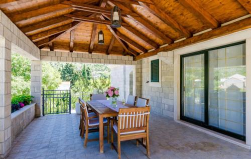 Villa Kate - outdoor pool, 4 bedrooms, free parking