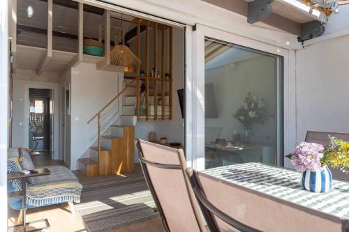 a dining room with a table with a vase of flowers at Loft con amplia terraza en el centro de Santander in Santander