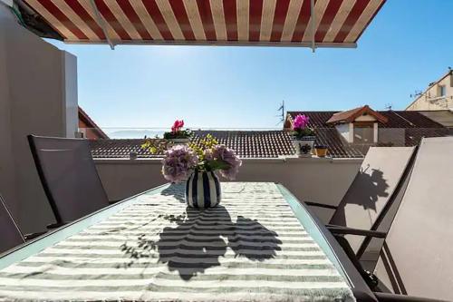a vase of flowers sitting on top of a table at Loft con amplia terraza en el centro de Santander in Santander