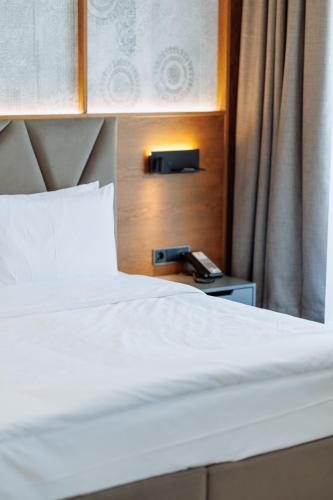 Кровать или кровати в номере Aurum Garden Hotel