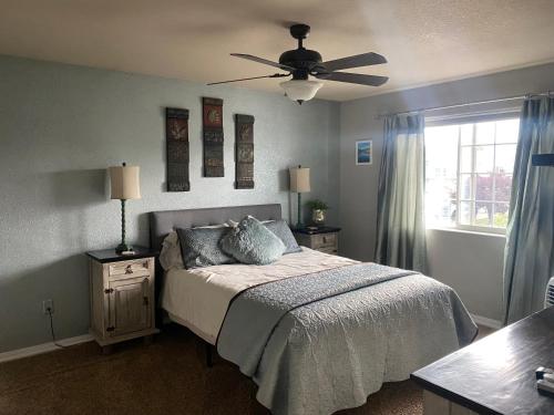 a bedroom with a bed and a ceiling fan at Grizzly Glacier in Columbia Falls