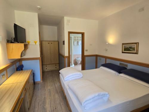 Una cama o camas en una habitación de Hotel Miramonti