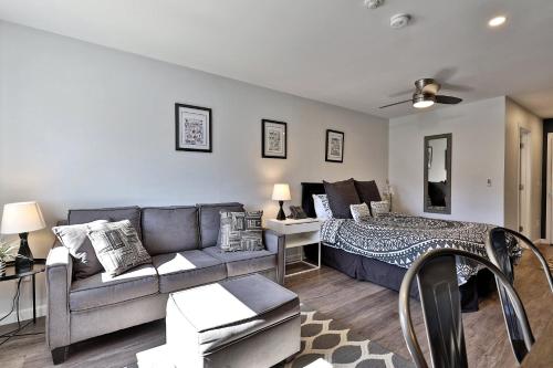 Gallery image of Killington Center #541 Renovated Studio with Kitchenette on Bus Route and Summer Pool! in Killington