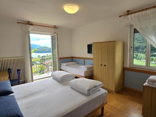 Una cama o camas en una habitación de Hotel Miramonti