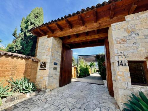 an entrance to a stone building with a wooden door at Uvence Arte + Hotel in San Cristóbal de Las Casas