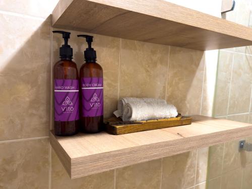 two bottles of wine sitting on a shelf in a bathroom at Vito Hotel Boutique Taganga in Taganga