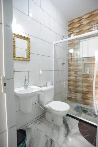 Bilik mandi di Casa beira-mar com piscina em Saquarema RJ