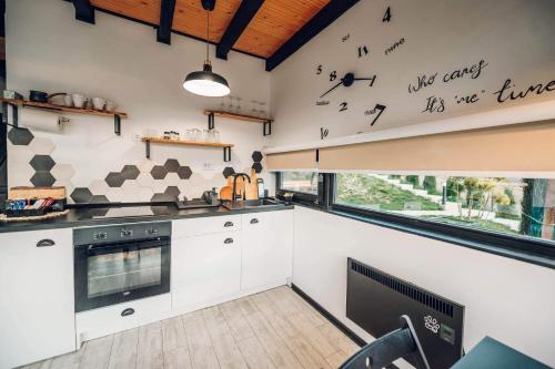 Kuchyň nebo kuchyňský kout v ubytování Wild nest Wolf Lux