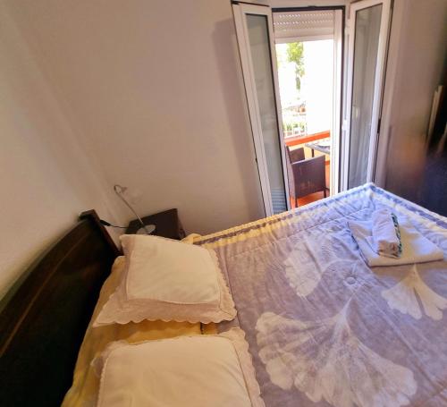 Postel nebo postele na pokoji v ubytování Ribeirinho Apartment - Machico Beach