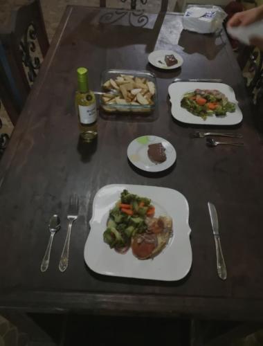 Makanan di atau berdekatan rumah percutian