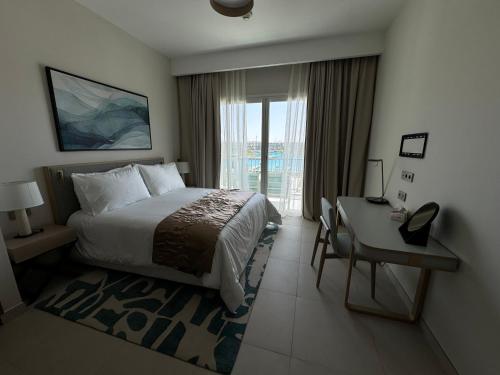Postel nebo postele na pokoji v ubytování Vida Marina Resort Marassi