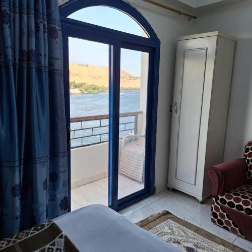 Ένα ή περισσότερα κρεβάτια σε δωμάτιο στο NOBATiA Guest House