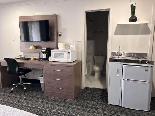 Kuchyň nebo kuchyňský kout v ubytování SureStay by Best Western Kapuskasing