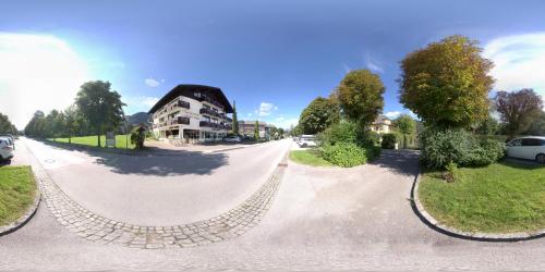 an empty road with a building and cars on it at Appartement Sport Girbl in Strobl